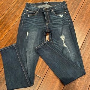 Skinny jeans with some distressing